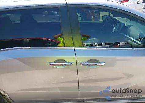 2022 Honda Odyssey Touring z USA, uszkodzony, nr VIN 5FNRL6H8XNB025847